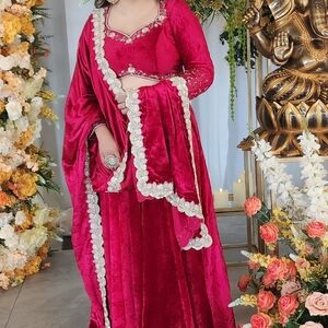 Elegant Red Velvet Women's Intimate Gown